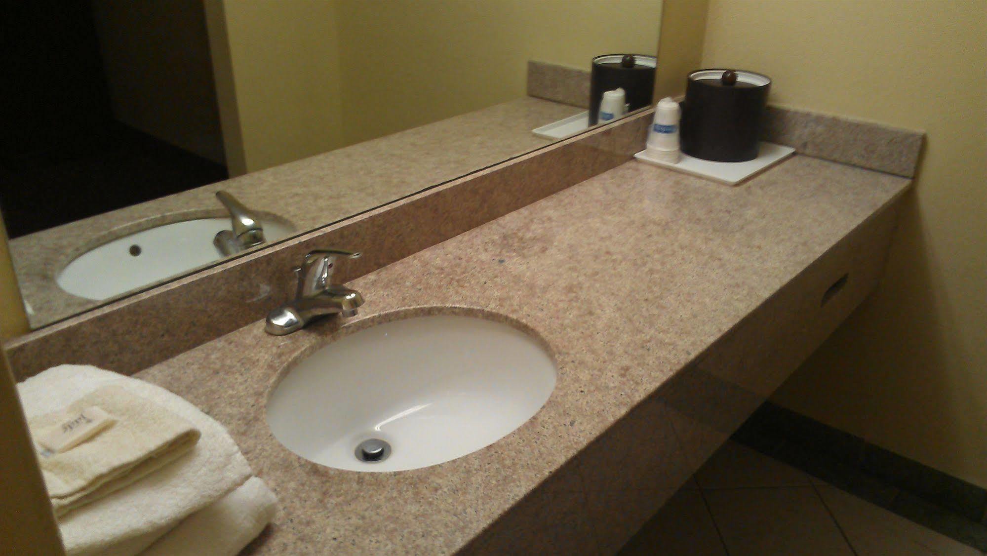 Atlanta Airport Hotel Форест Парк Екстериор снимка