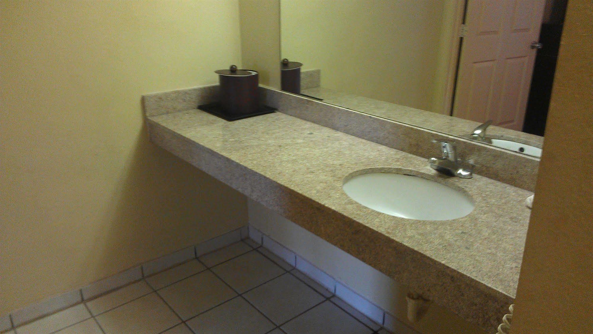 Atlanta Airport Hotel Форест Парк Екстериор снимка