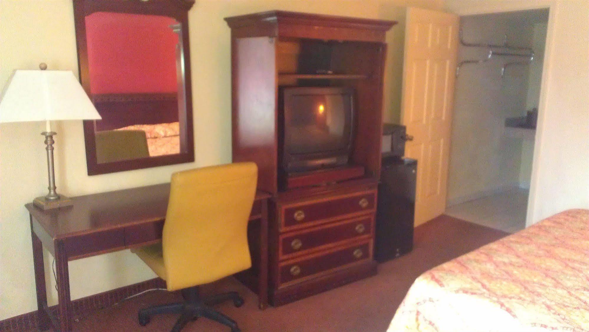 Atlanta Airport Hotel Форест Парк Екстериор снимка